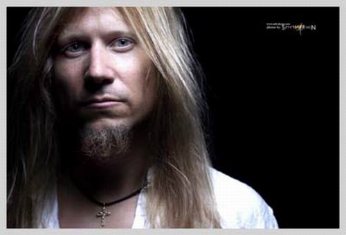 Chris Caffery ofrece nuevo tema para escuchar y descargar