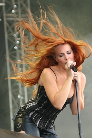 SIMONE SIMONS (EPICA) PODRÍA RECALAR EN NIGHTWISH