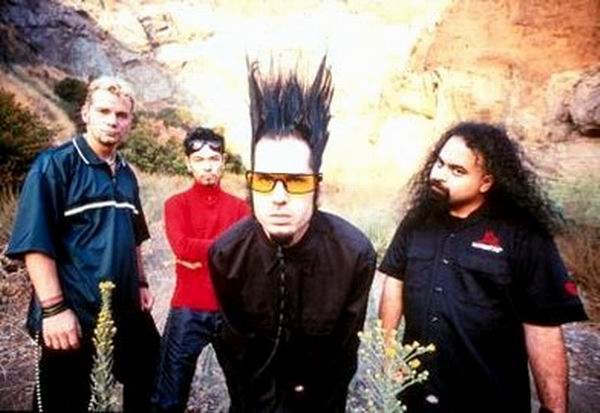 VUELVEN STATIC-X