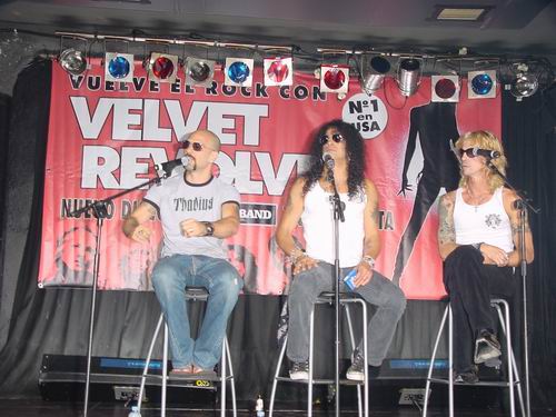 GIRA AMERICANA Y EUROPEA DE VELVET REVOLVER