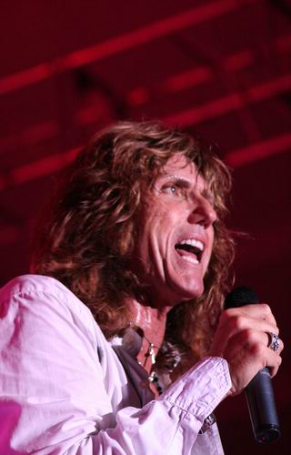 WHITESNAKE EN OCTUBRE