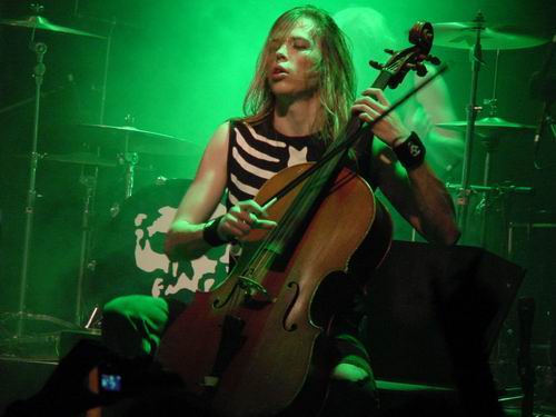 APOCALYPTICA TELONEAN A METALLICA