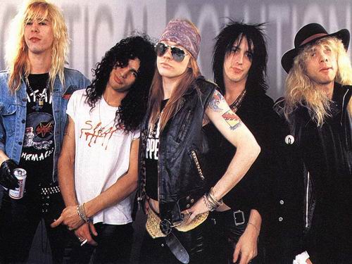 SLASH: “REUNIR A LOS GUNS N’ ROSES ORIGINALES PARA UN PAR DE SHOWS ES UNA BUENA IDEA”