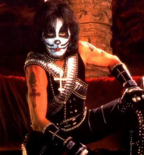 PETER CRISS EDITA DISCO EN SOLITARIO