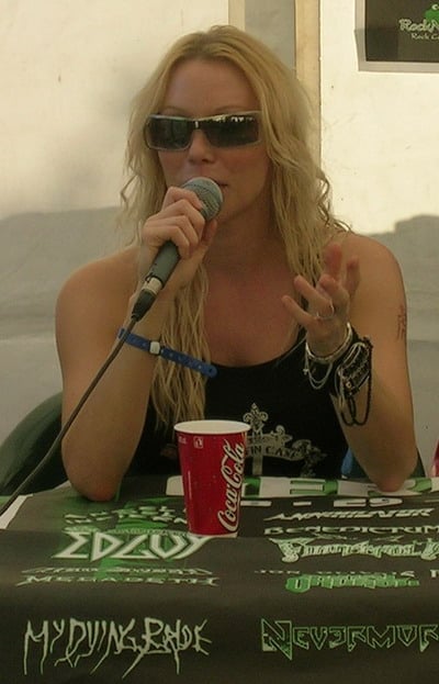 ANGELA GOSSOW LANZA SU WEB PERSONAL