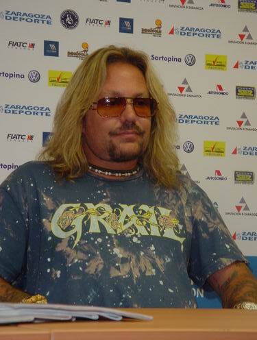 EL CRUCERO DE VINCE NEIL