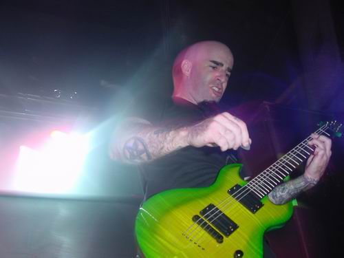 SCOTT IAN EN LOS ENSAYOS DE VAN HALEN