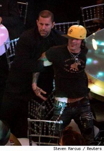 PELEA ENTRE TOMMY LEE Y KID ROCK EN LOS MTV VIDEO MUSIC AWARDS