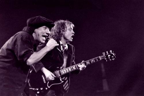 PEDIDOS MAS DE MEDIO MILLON DE DVD DE AC/DC