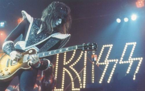 DISCO EN SOLITARIO DE ACE FREHLEY EN ENERO