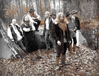 KORPIKLAANI: DISCO BAJO EL BRAZO