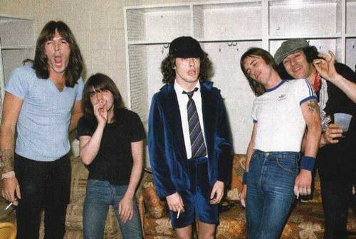 AC/DC ENTRAN EN LAS LISTAS ALEMANAS