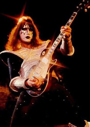 ACE FREHLEY TOCARÁ EN LONDRES EN ABRIL