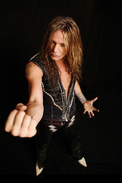 VIDEO DE SEBASTIAN BACH EN SOLITARIO