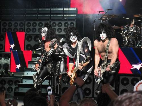 PRIMEROS VIDEOS DE LA NUEVA GIRA DE KISS