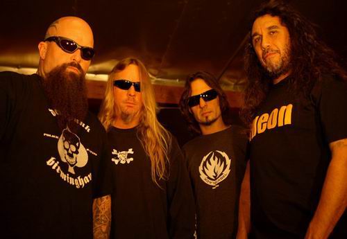 SLAYER APLAZAN SU VISITA A MOSCÚ