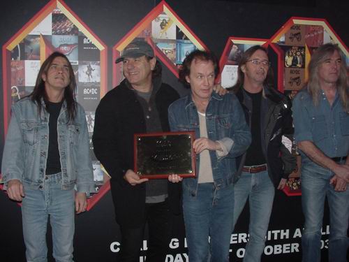 AC/DC VENDERÁN SU NUEVO DISCO A TRAVÉS DE WALMART