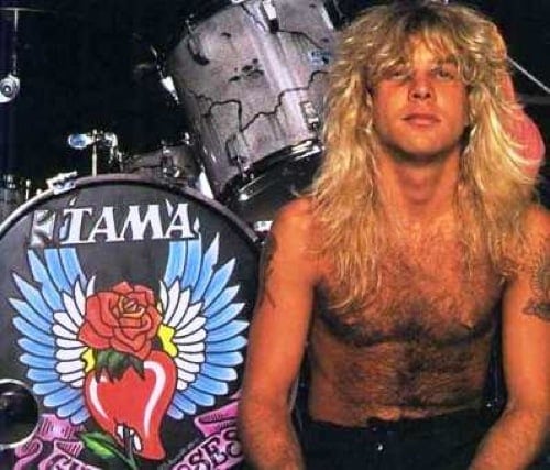 STEVEN ADLER ARRESTADO POR POSESIÓN DE NARCOTICOS