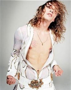 JUSTIN HAWKINS VUELVE A LOS ESCENARIOS