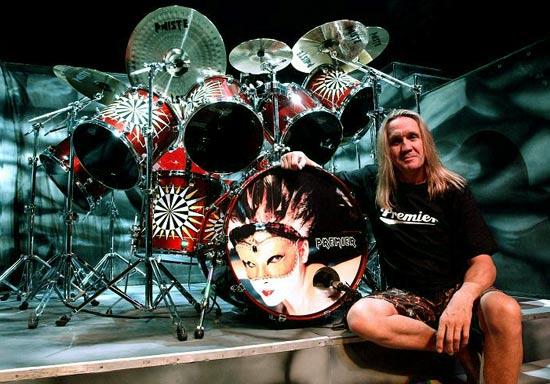 NICKO MCBRAIN EN EL “DRUM-LEGENDS”