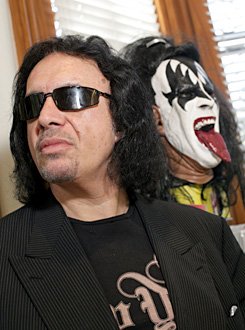 GENE SIMMONS PUBLICARÁ BOX-SET DE MATERIAL INÉDITO EN SOLITARIO