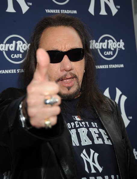 ACE FREHLEY FINALIZA SU PRÓXIMO ÁLBUM EN SOLITARIO