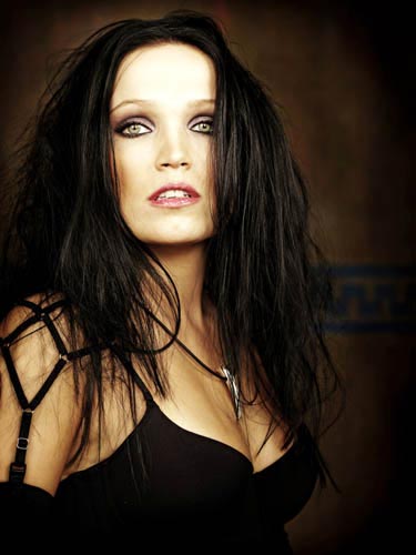 TARJA TURUNEN DESVELA EL LINE-UP DE SU GIRA VERANIEGA