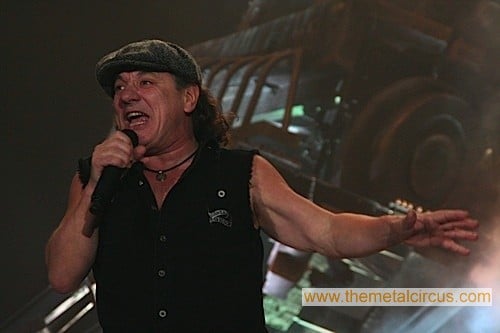 BRIAN JOHNSON RECONOCE HABER PENSADO EN JUBILARSE