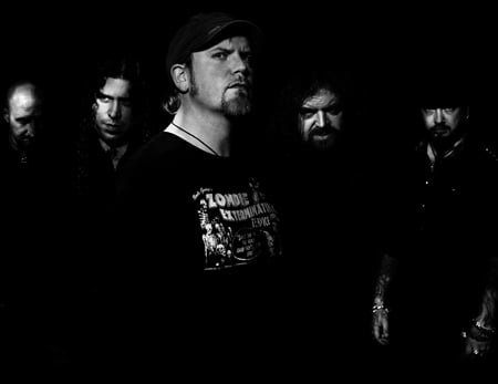 INSIDIOUS DISEASE OFRECEN TEMA DE ADELANTO