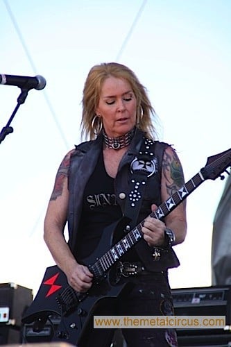 LITA FORD OFRECE TEMA ADELANTO A TRAVÉS DE PÁGINA DE FETICHISMO