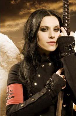 CRISTINA SCABBIA: “NO ME IMPORTA QUE BUSQUEN MI PARTE SEXY Y FEMENINA”