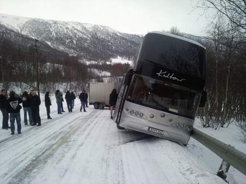 PRIMAL FEAR SUFREN ACCIDENTE DE AUTOBÚS