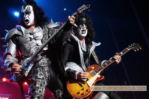 KISS: CABEZAS DE CARTEL DEL AZKENA ROCK 2010 Y ACTUACIÓN EN MADRID