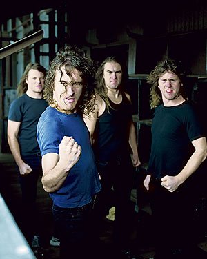 AIRBOURNE DESVELAN PORTADA