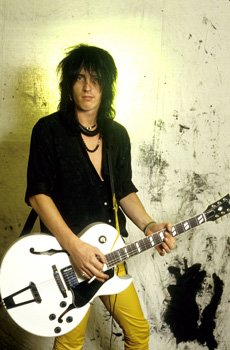 IZZY STRADLIN: SU NUEVO DISCO DISPONIBLE