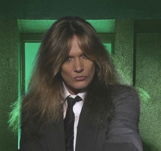 SEBASTIAN BACH ESTRENA NUEVO TEMA EN DIRECTO