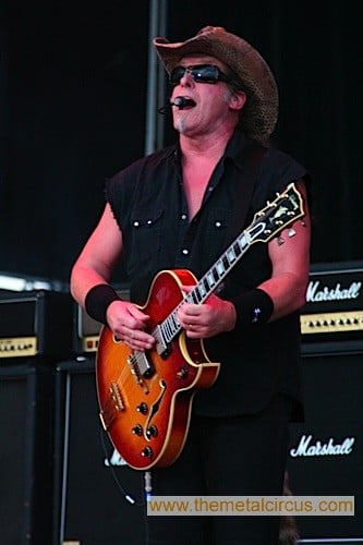  TED NUGENT: “TENEMOS QUE MATAR A LOS CERDOS”