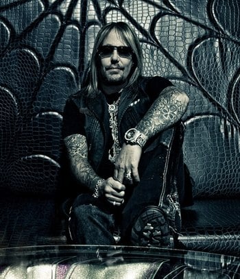 VINCE NEIL ENVUELTO EN OTRO ESCÁNDALO