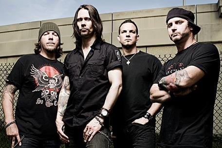 ALTER BRIDGE Y DEAD BY APRIL ESTRENAN VIDEO CLIP