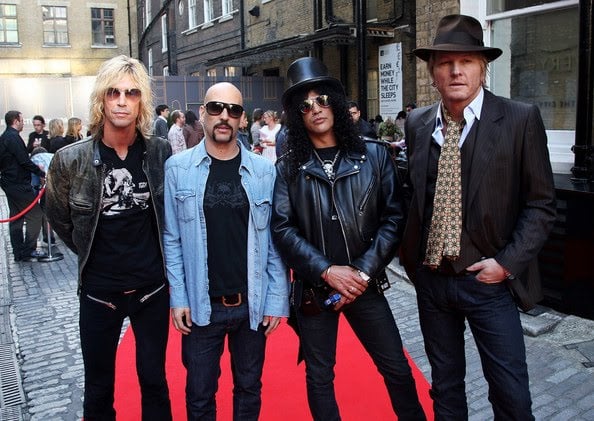 VELVET REVOLVER: “HEMOS HECHO 9 DEMOS CON UN CANTANTE INCREIBLE”