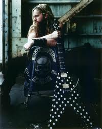 ZAKK WYLDE EN UN CAPÍTULO DE UNA SERIE DE TELEVISIÓN