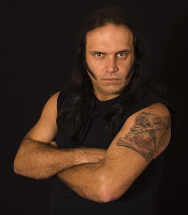 BLAZE BAYLEY ROMPE CON SU BANDA