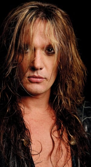 SEBASTIAN BACH ARRESTADO POR POSESIÓN DE MARIHUANA