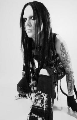 WEDNESDAY 13 ENTRA A GRABAR DISCO EN SOLITARIO