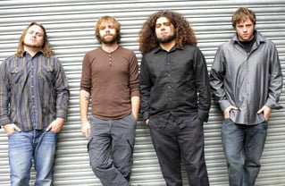 EL BAJISTA DE COHEED AND CAMBRIA SALE DE PRISIÓN