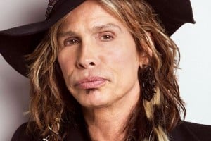 STEVEN TYLER SUFRE ACCIDENTE “CASERO”