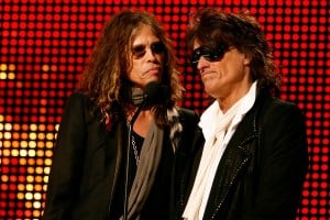 JOE PERRY DEFIENDE A STEVEN TYLER: “ESA CANCIÓN ES UNA PUTA”