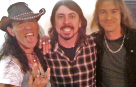 MIEMBROS DE RATT EN UN PROYECTO CON DAVE GROHL