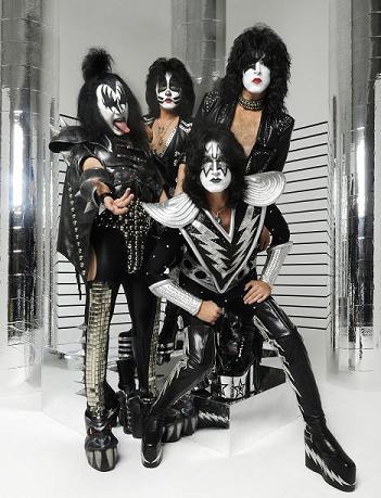 PAUL STANLEY: “KISS SOBREVIVIRÁ. HEMOS CREADO UNA FORMA DE PENSAR, UN IDEAL”