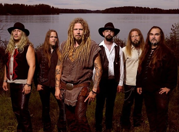 KORPIKLAANI VIENEN DE GIRA EN EL MES DE ABIRL